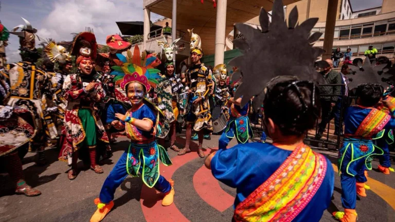 5005911661008849772_121