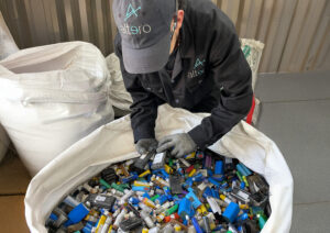 Innovación colombiana busca transformar el reciclaje de baterías y materiales estratégicos
