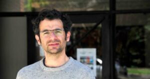 Nicolás Rincón Gille gana premio en Asía
