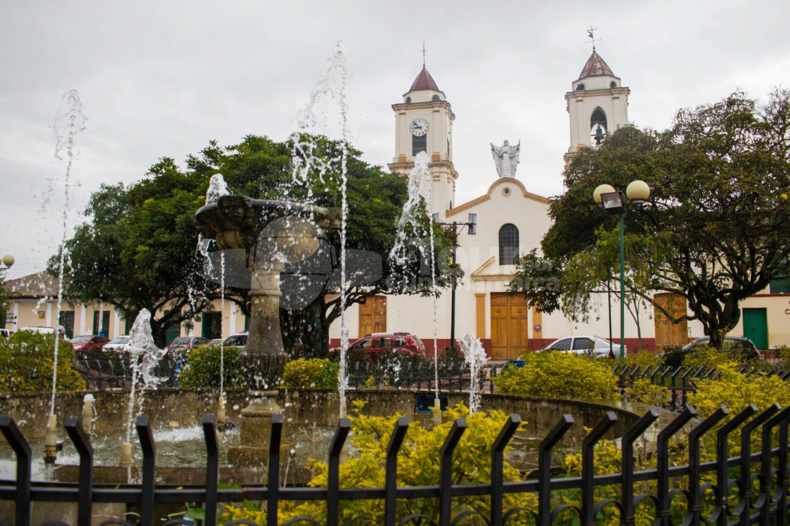 4._Parque_principal_de_Cogua_nq6DS29 (1)